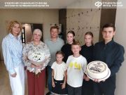 Отделение Соцфонда назначило многодетной челябинке ежемесячную выплату после присвоения звания «Мать-героиня»