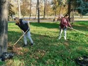 В Калининском районе активно проходят осенние субботники